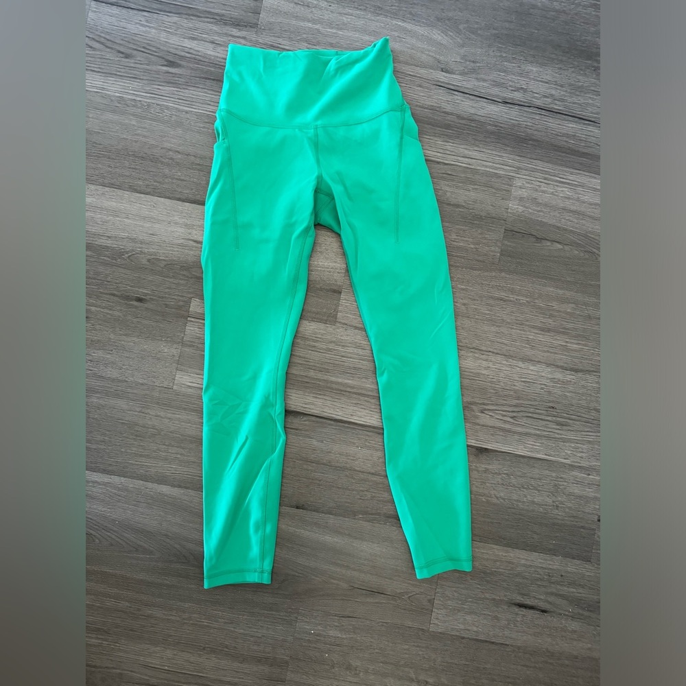 LULULEMON WUNDERTRAIN HIGH RISE SIZE 4 KELLY GREEN LIKE NEW
